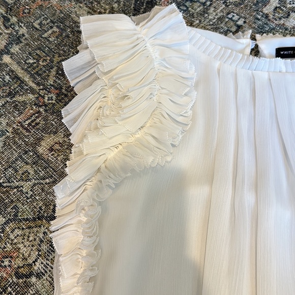 White House black market pleated ruffle sleeveless top - Picture 2 of 3